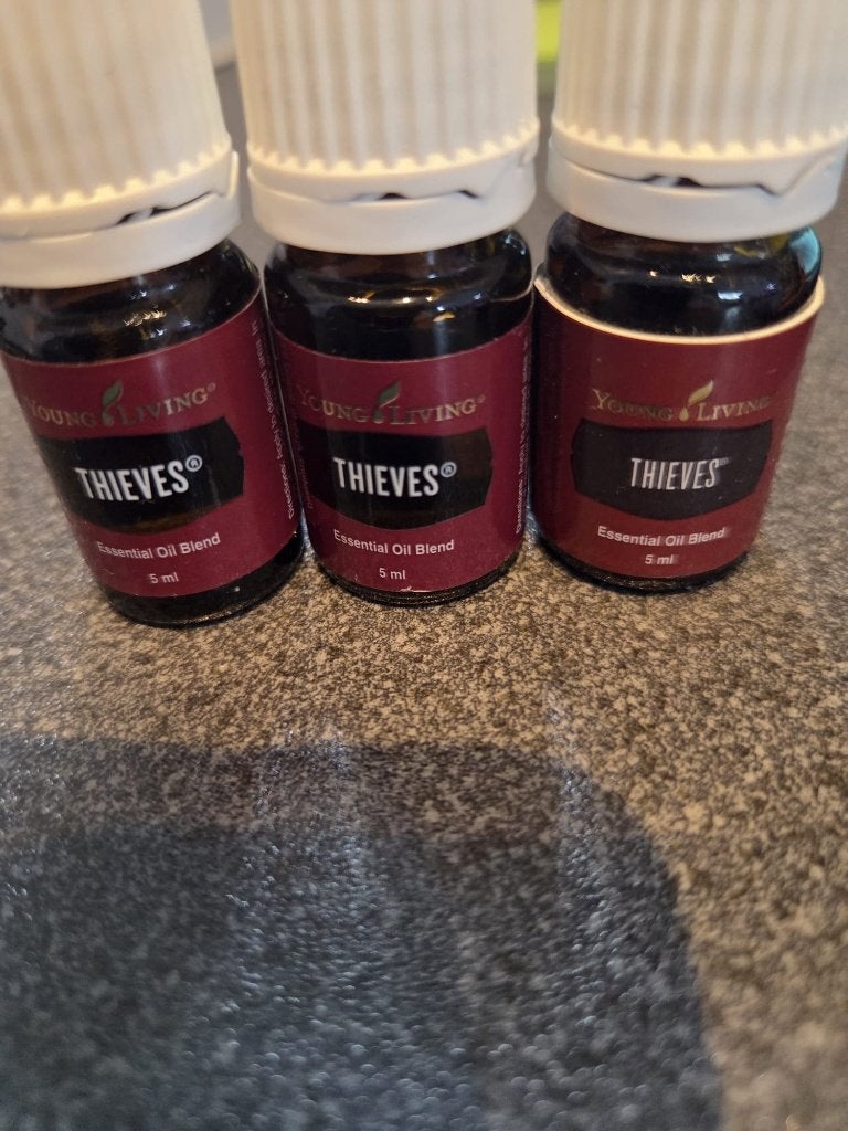 Young Living Thieves Essentiële Olie  5ml /nog 1 beschikbaar, Ophalen of Verzenden, Nieuw, Aroma