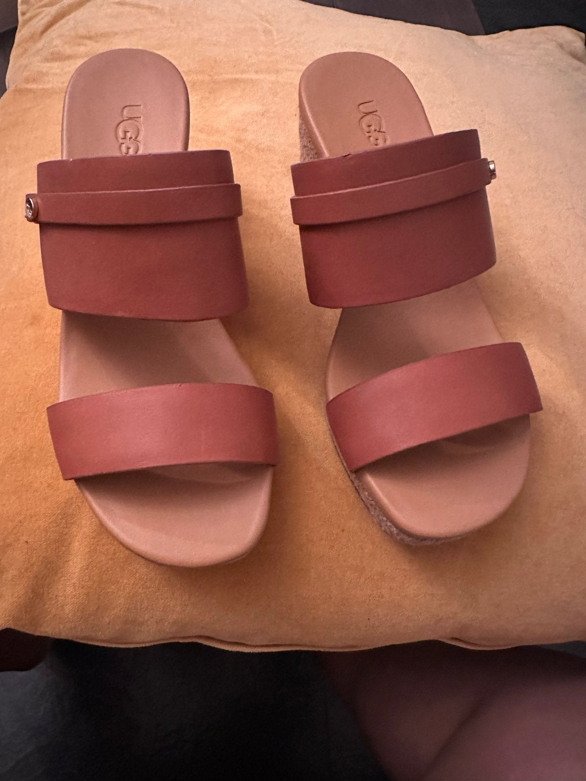 Ugg sandalen met sleehak 35/36, Kleding | Dames, Schoenen, Ophalen of Verzenden, Zo goed als nieuw, Bruin, Sandalen of Muiltjes