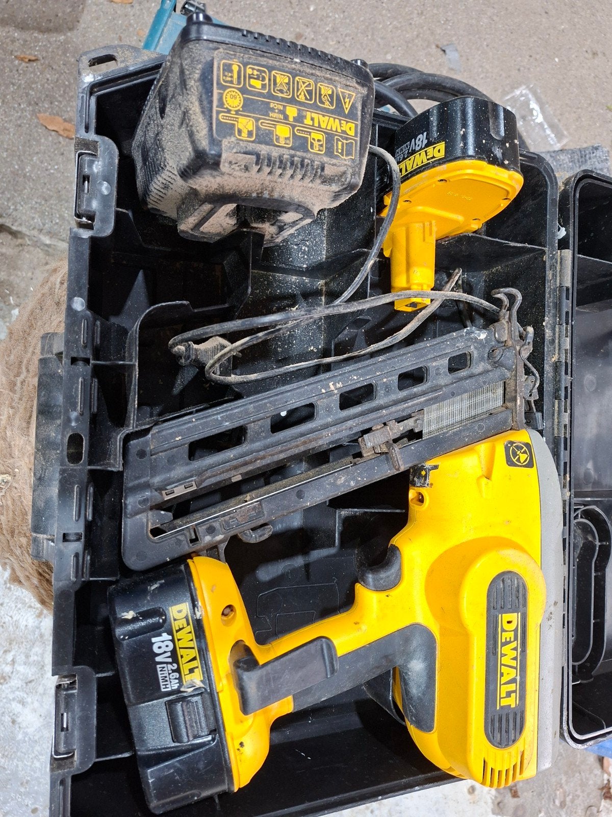 DeWalt Tacker/Nietmachine met Accu en Oplader, Ophalen, Gebruikt, Tacker/nietmachine, DeWalt