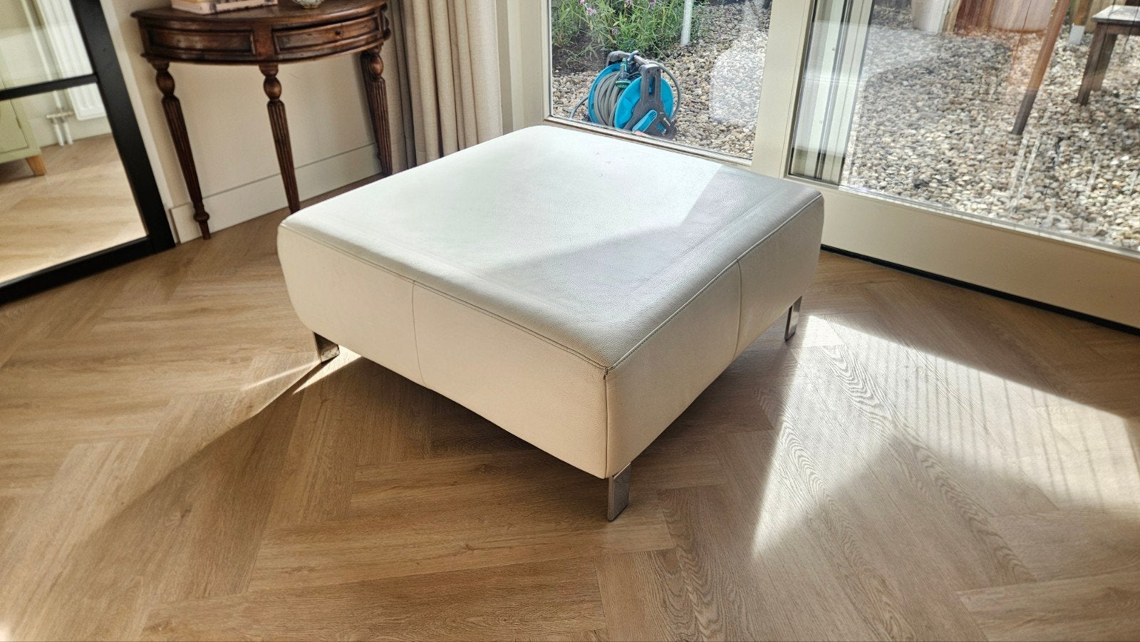 Leren hocker/poef met metalen poten, Gebruikt, Vierkant, Modern - Brocant, 75 tot 100 cm