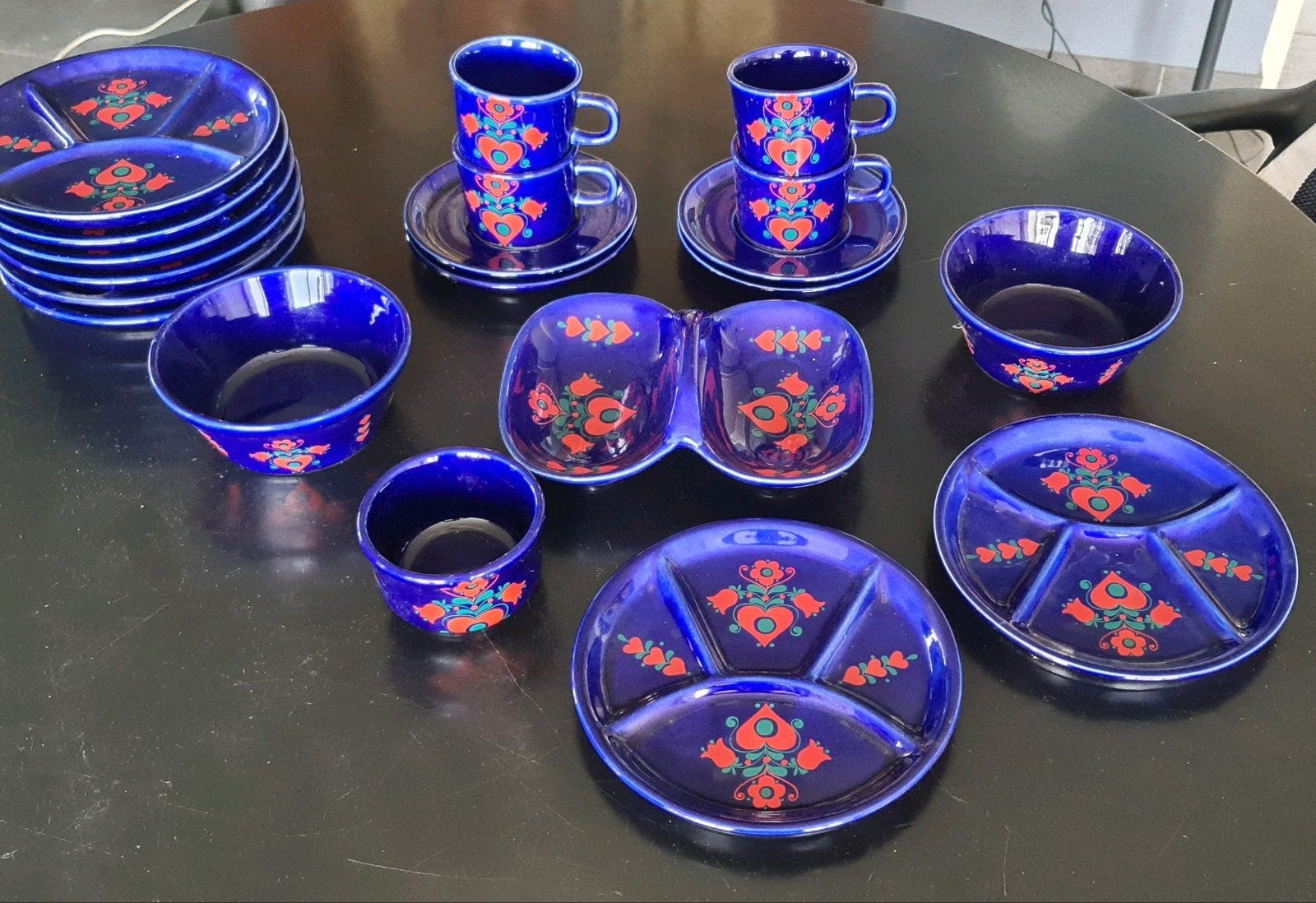 jaren '70 servies  blauw met rood, Vintage SMF Schramberg, Ophalen of Verzenden, Aardewerk, Overige stijlen, Kop(pen) en/of Schotel(s)