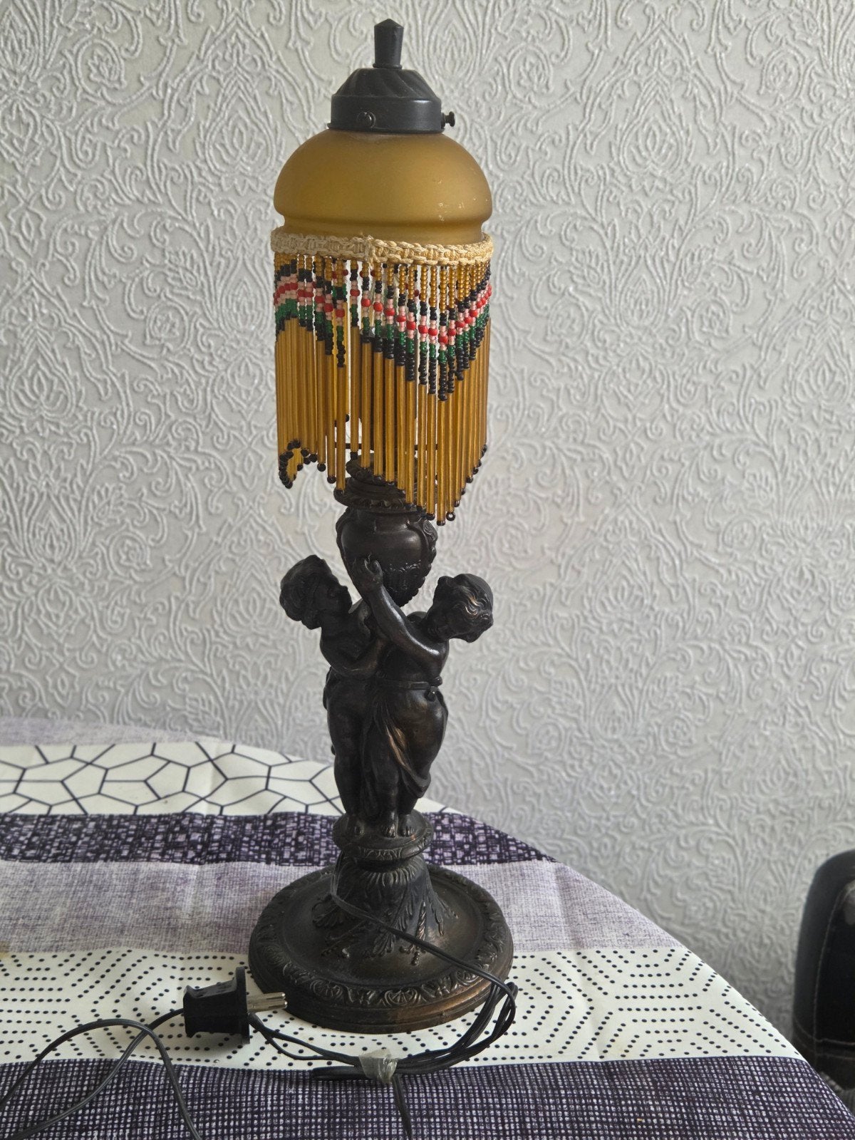 Prachtige vintage tafellamp met engeltjes  en kralenkap, Ophalen of Verzenden