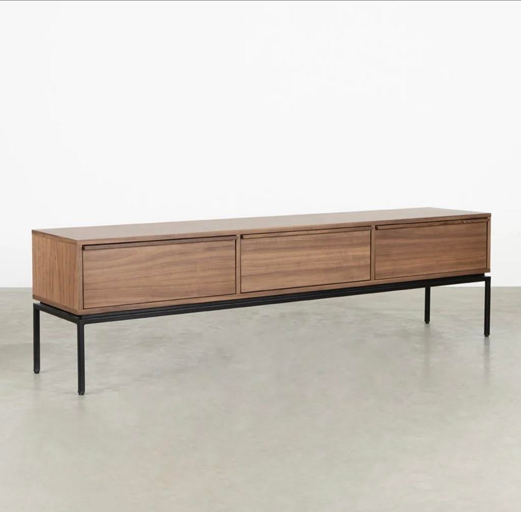 Theo Tempelman TV meubel (Machinekamer) walnoot, Ophalen, 150 tot 200 cm, Nieuw, Minder dan 100 cm