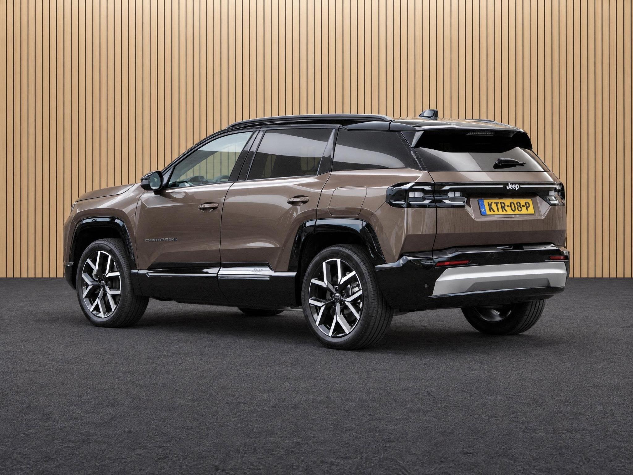 Jeep Compass Summit 74 kWh VOORRAAD KORTING, Auto's, 12 maanden, 213 pk, Nieuw, 600 kg