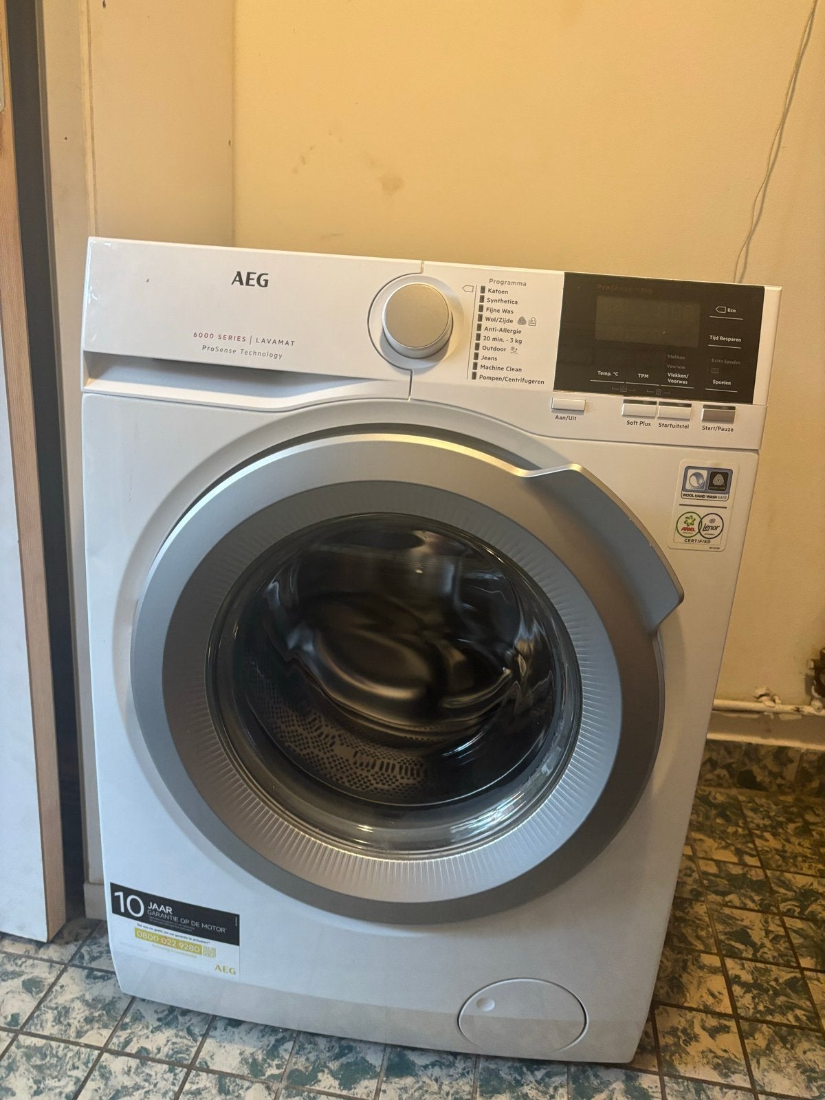 AEG L6FB84GS wasmachine 8kg, Witgoed en Apparatuur, Ophalen, Zo goed als nieuw, 85 tot 90 cm, 1200 tot 1600 toeren