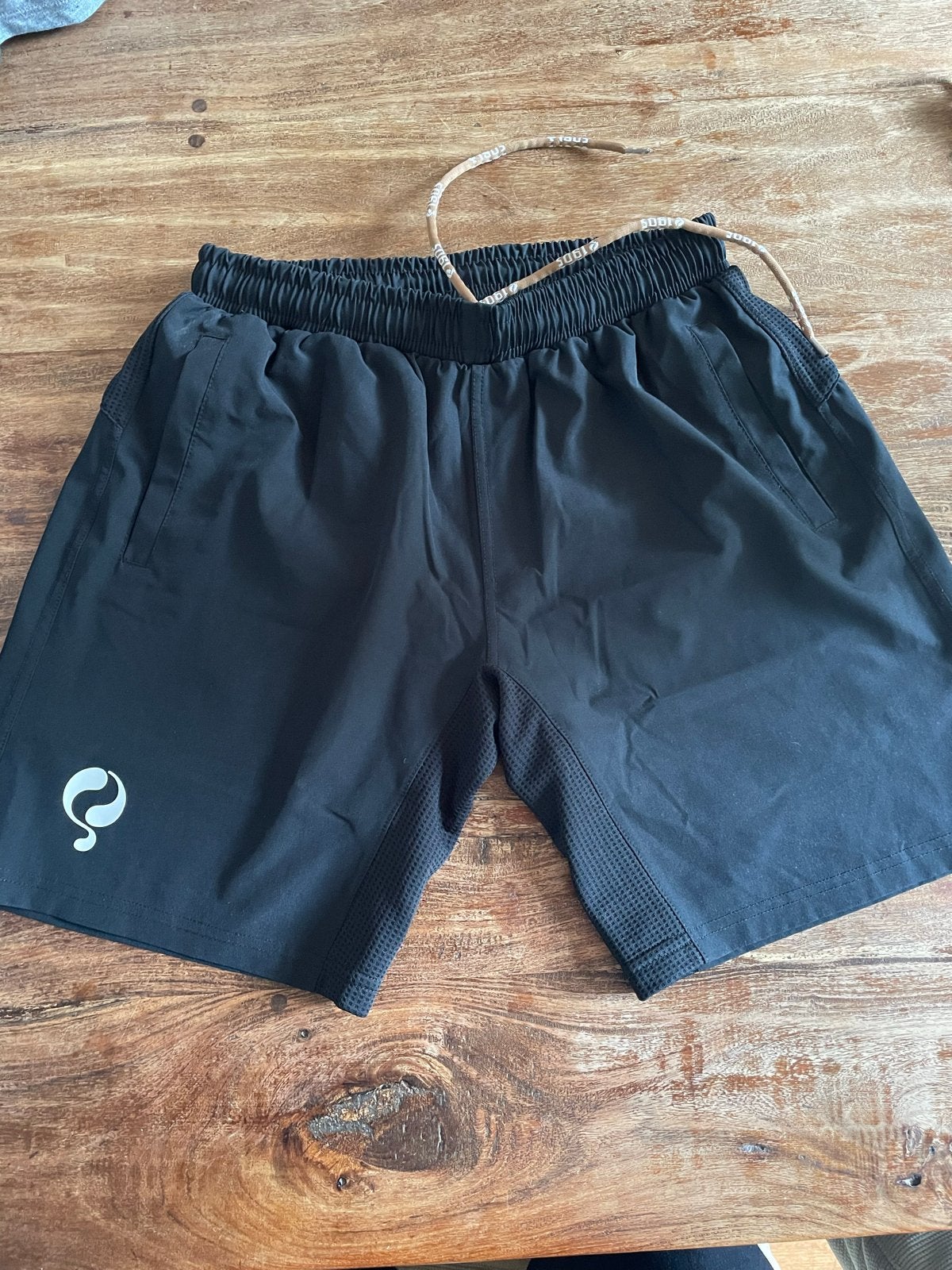 Jongens tennisbroek maat 176, zo goed als nieuw, Ophalen, Zo goed als nieuw, Jongen, Sport- of Zwemkleding