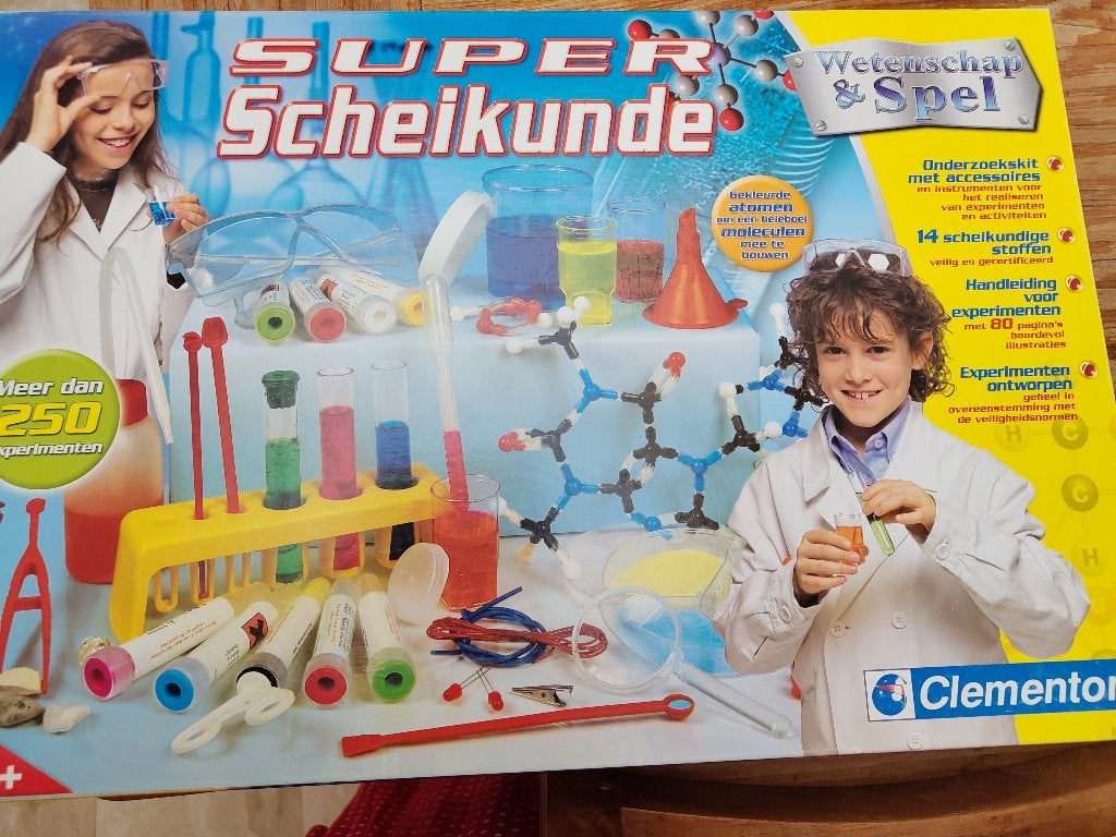Clementoni Super Scheikunde 250 experimenten, Ophalen of Verzenden, Gebruikt, Ontdekken