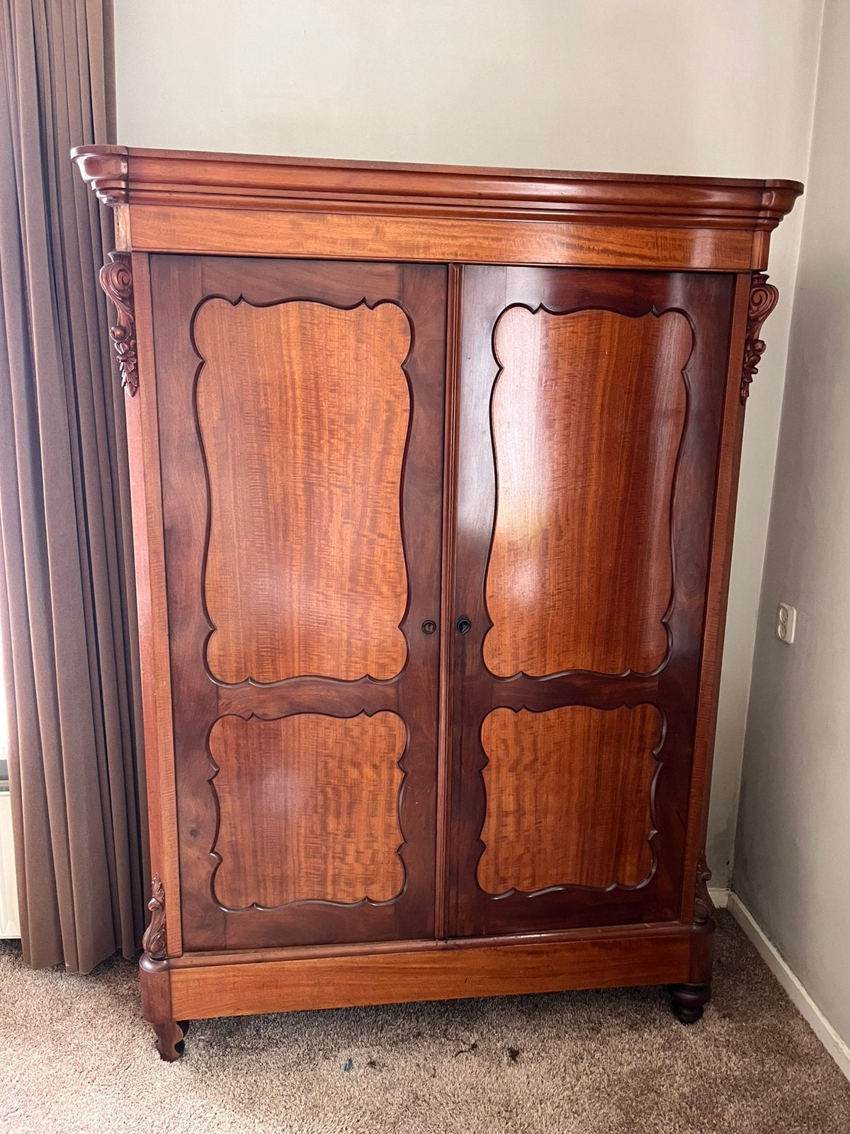 Antieke mahoniehouten Biedermeier, Ophalen