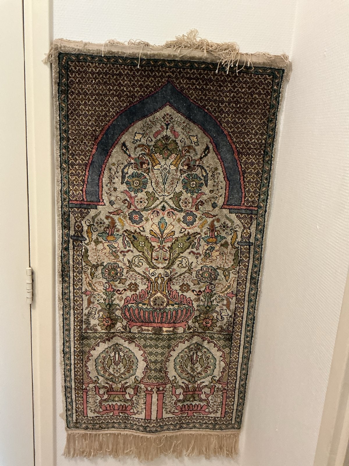 Handgeknoopt tapijt zijde uit 1984 is 52x 102 cm, Ophalen of Verzenden