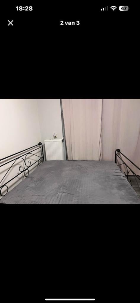 Tweepersoonsbed met metalen frame de maat is 180x200, Ophalen, Gebruikt, Zwart, Tweepersoons