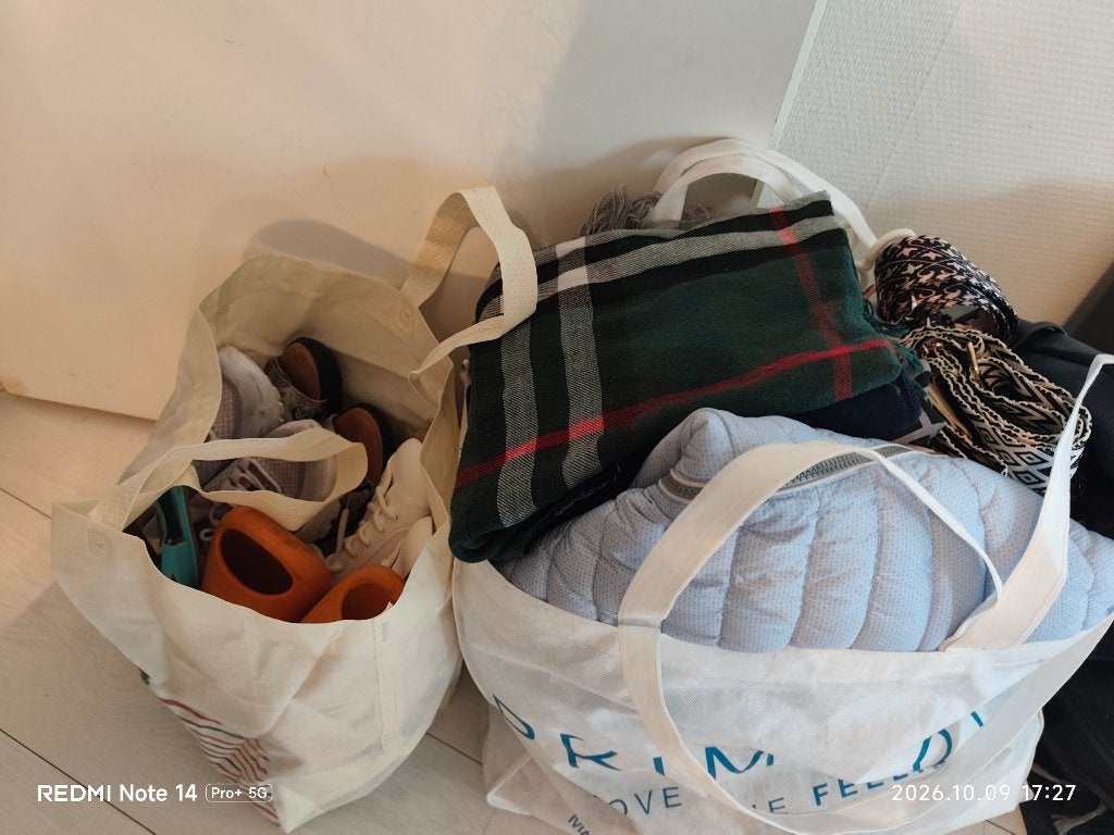 Gratis kleding etc voor dame, Ophalen, Zo goed als nieuw, Maat 42/44 (L)