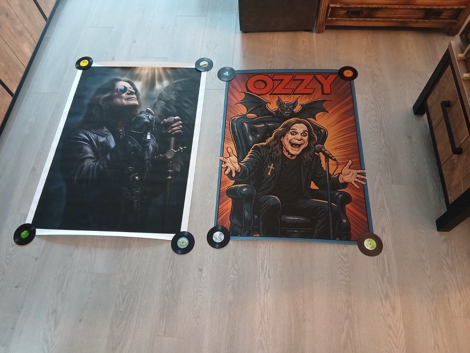 2x Ozzy Osbourne Posters 70x100 cm, Verzamelen, Verzenden, Nieuw, A1 t/m A3, Film en Tv