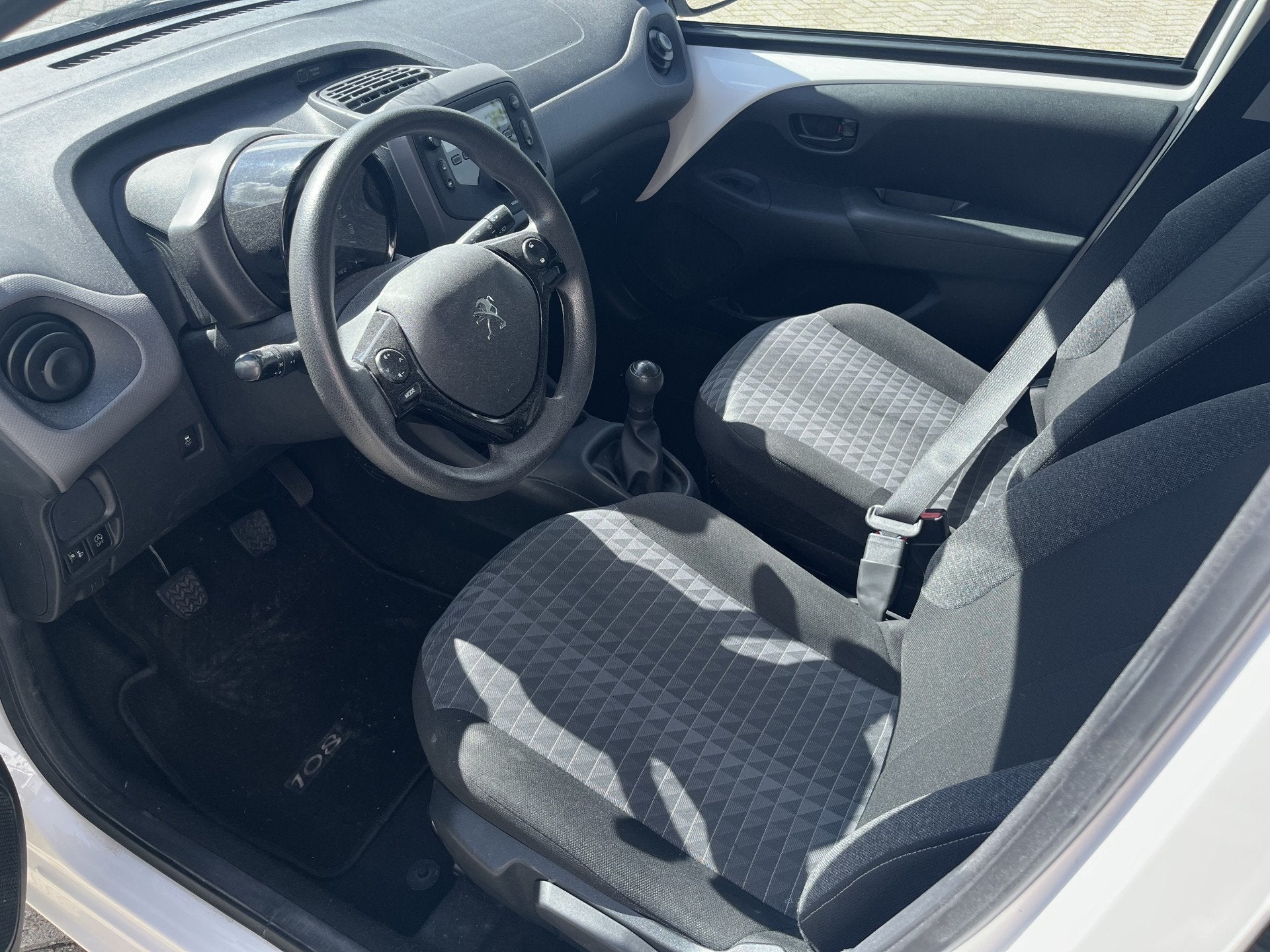 Peugeot 108 1.0 e-VTi Active / BT / Airco (bj 2022), Auto's, Peugeot, Voorwielaandrijving, Gebruikt, Euro 6, 4 stoelen