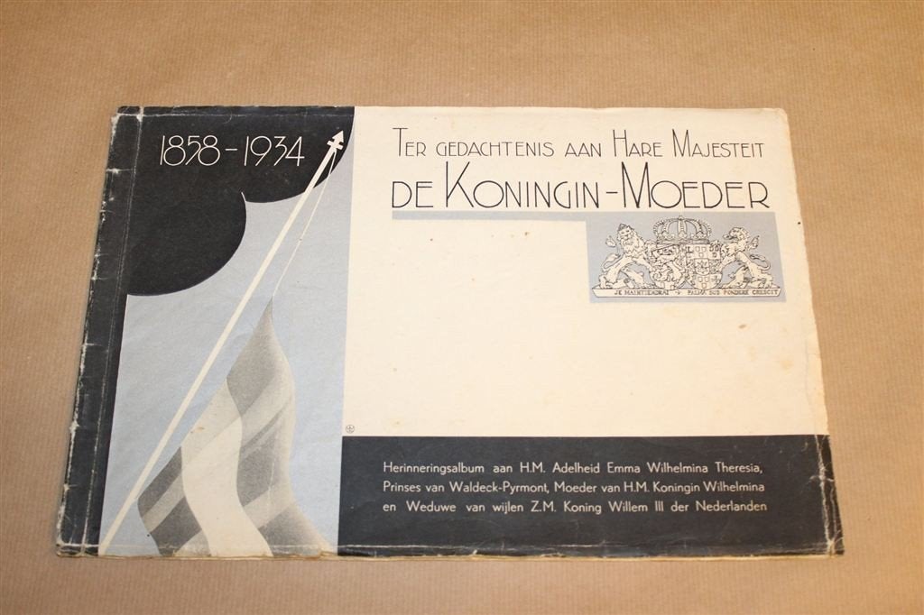 Ter Gedachtenis aan Koningin Emma 1858-1934 — Fotoboek, Verzamelen, Kaart, Foto of Prent, -, Ophalen of Verzenden, -