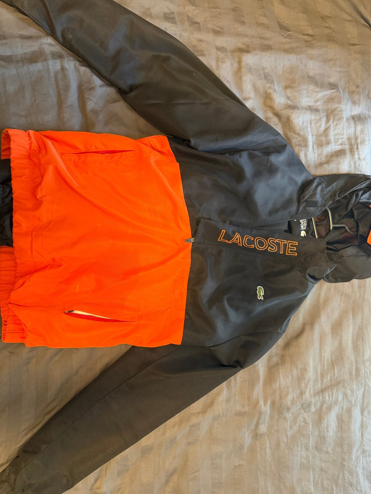 Lacoste Trainingspak - Zwart/Oranje - Maat M/L, Kleding | Heren, Maat 52/54 (L), Fitness, Zwart, Ophalen of Verzenden
