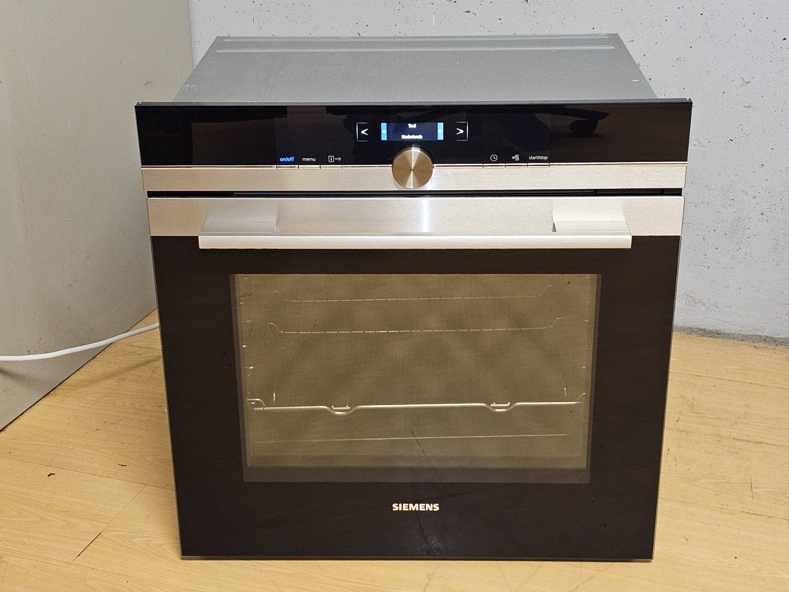 Luxe Siemens inbouw bakoven met hetelucht en grill.

De Siem, Witgoed en Apparatuur, Ophalen, Zo goed als nieuw, Oven met grill