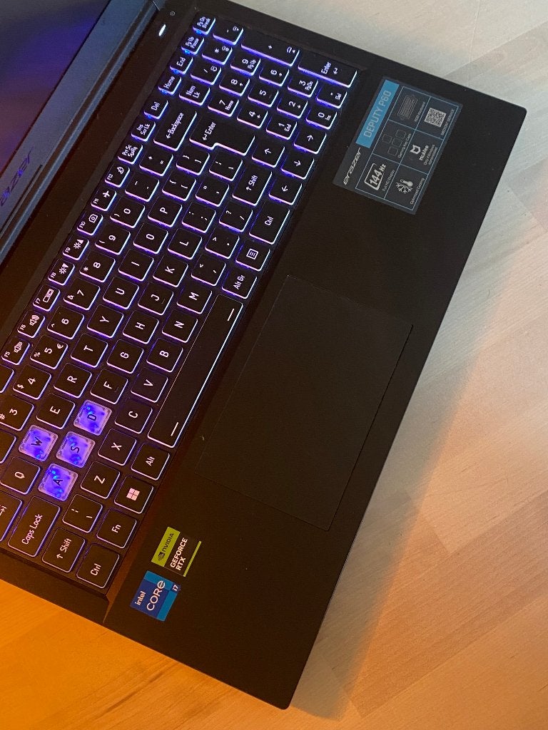Foto 4 van Erazer Deputy P60 Gaming Laptop – RTX 4070, i7, 1TB SSD