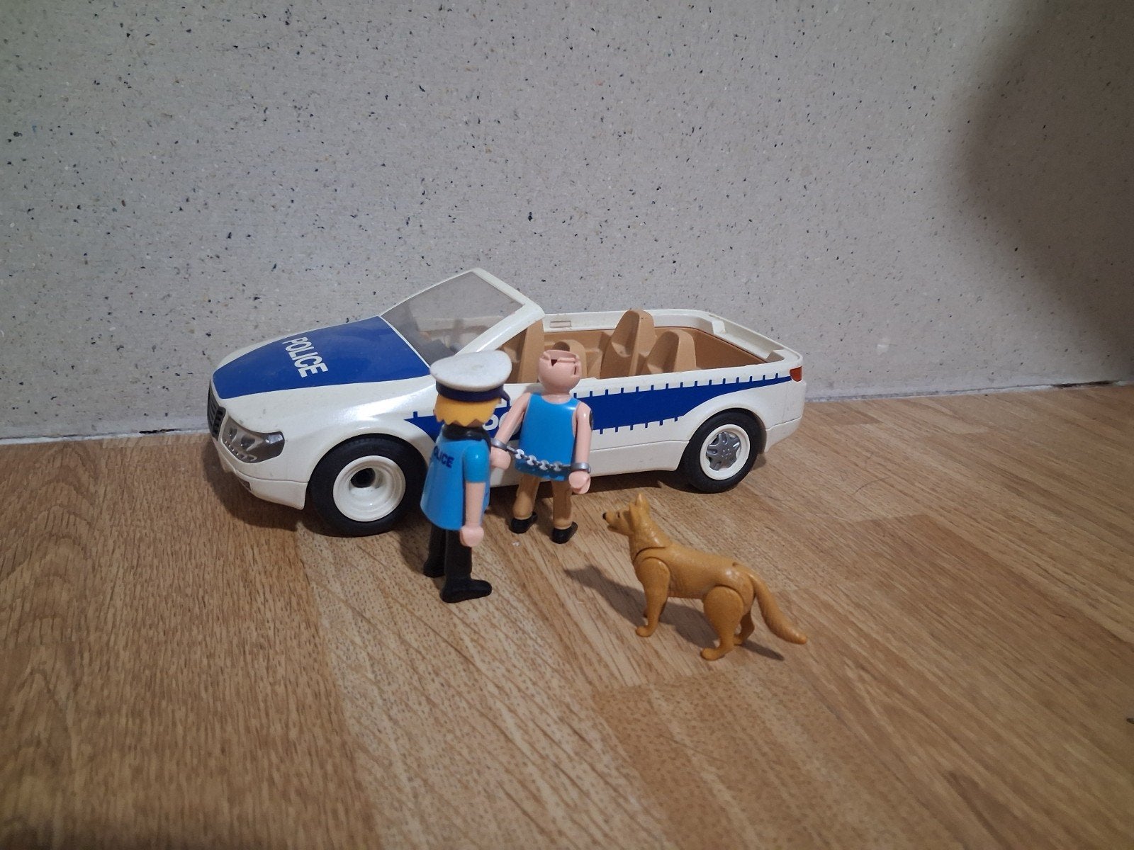 Playmobil Politieauto met agent, boef en hond, Ophalen of Verzenden, Gebruikt