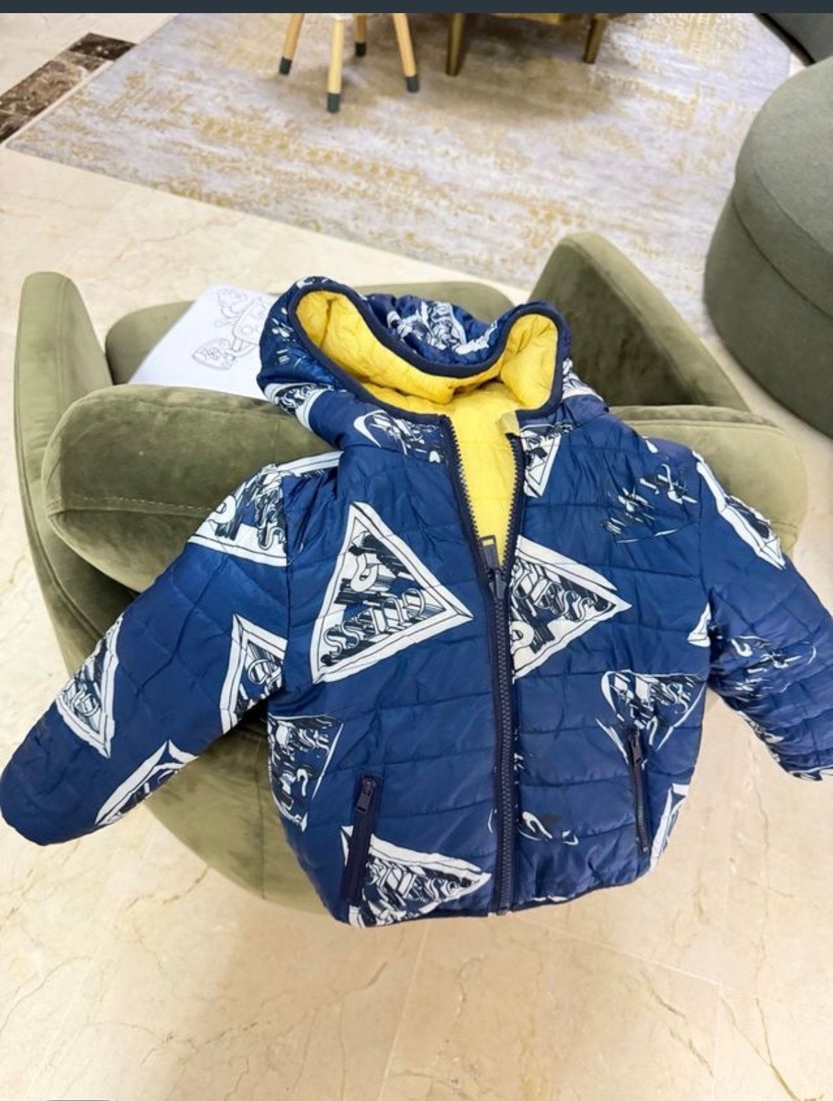 Guess omkeerbaar kinderjack - blauw/geel 3 jaar, Kinderen en Baby's, Kinderkleding | Overige, Ophalen of Verzenden, Zo goed als nieuw