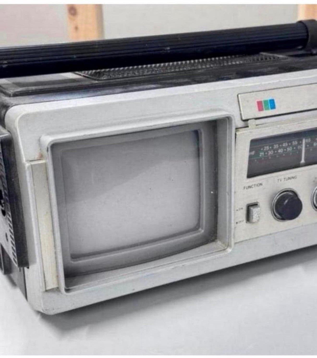 LLOYTRON 5" Color TV Radio Cassette Tape Recorder T-055 vtg, Verzamelen, P, P, P, Ophalen of Verzenden