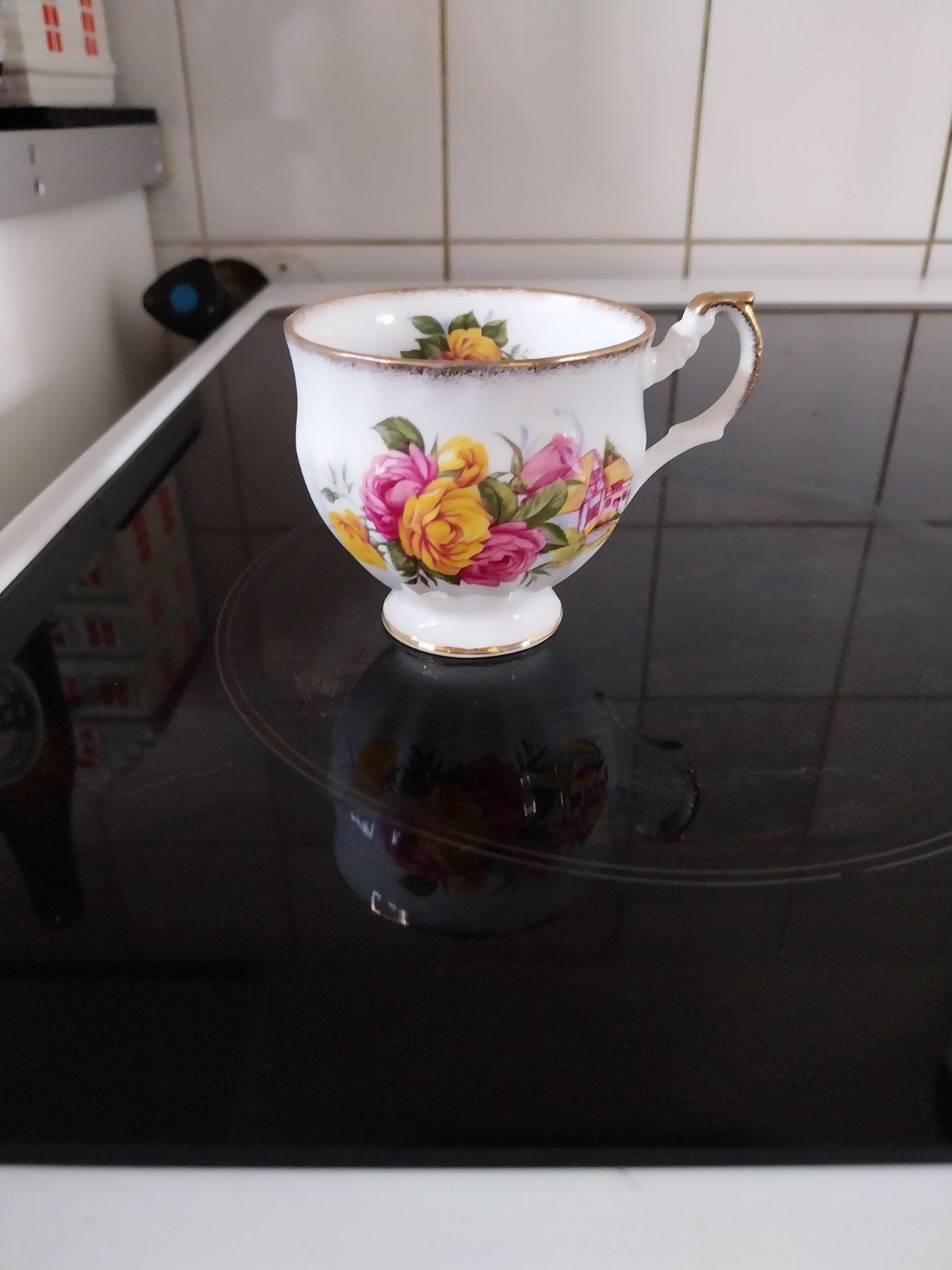 Queen's Rosina Kopje - Fijne Bone China, Engeland, Antiek en Kunst, Ophalen of Verzenden