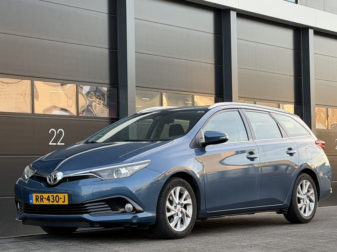 Toyota Auris 1.6d Navi Camera Clima EURO-6 (bj 2016), Auto's, 1295 kg, Blauw, 140 €/maand, Auris