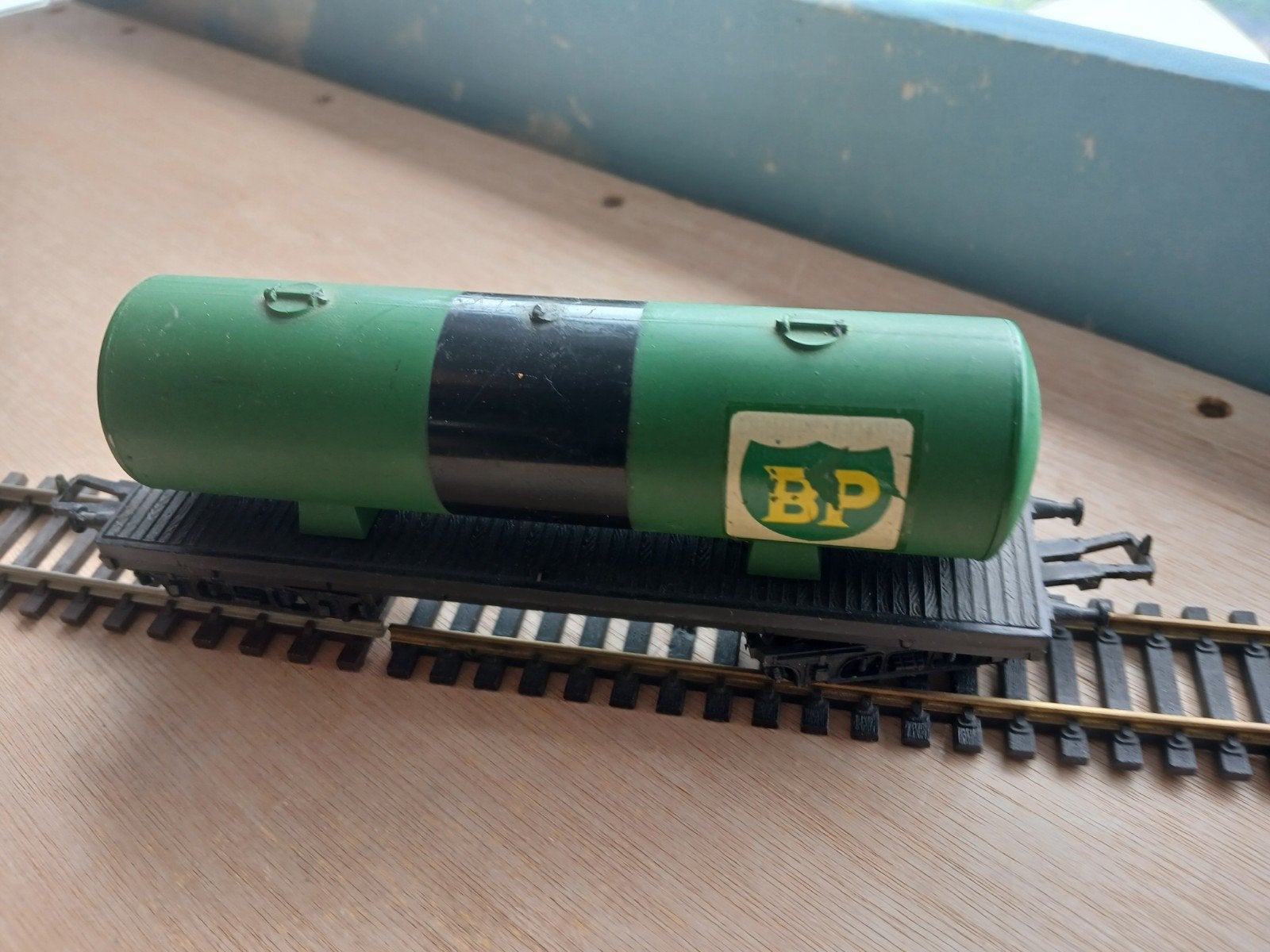 Lima tankwagen BP - Zo goed als nieuw, Hobby en Vrije tijd, Modeltreinen | H0, Gelijkstroom, Wagon, Ophalen of Verzenden, Zo goed als nieuw