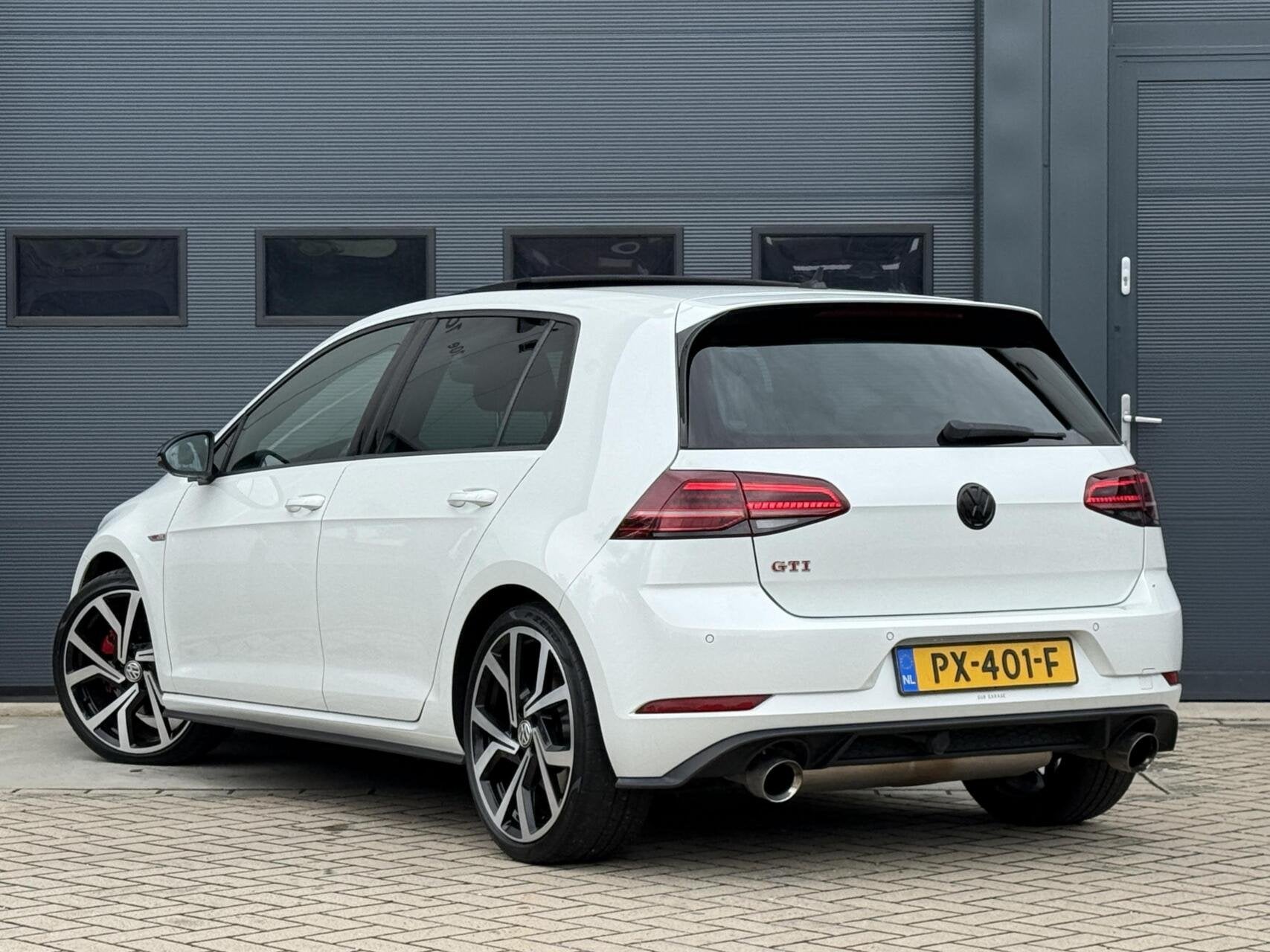 Volkswagen Golf 2.0 TSI GTI Performance|ACC|Milltek|Pano, Stof, Gebruikt, 4 cilinders, Wit