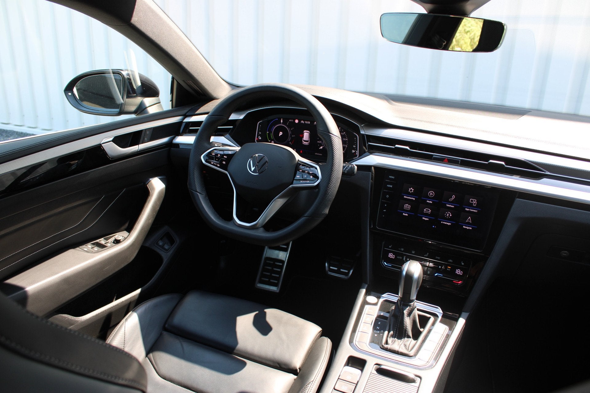 Volkswagen Arteon Shooting Brake 1.4 TSI eHybrid R-Line Busi, 12 maanden, Gebruikt, 4 cilinders, 1714 kg