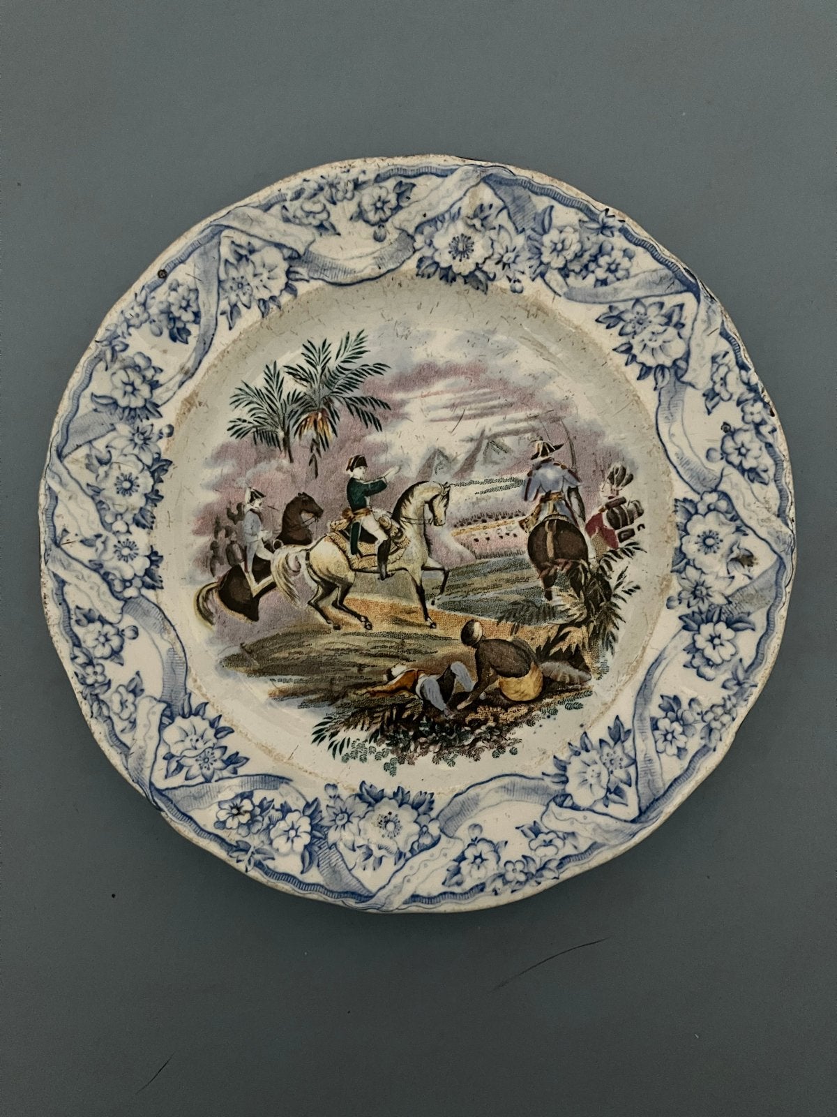 Antiek Regout Maastricht bord met militaire scène, Antiek en Kunst, Ophalen of Verzenden