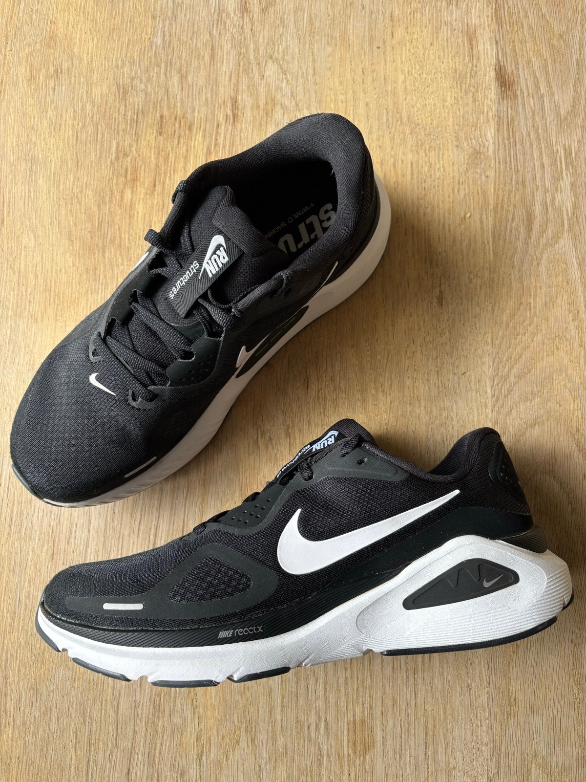 Maat 42 Nike Structure 26 Dames Hardloopschoenen Zwart/Wit, Ophalen of Verzenden, Zo goed als nieuw, Sportschoenen, Zwart