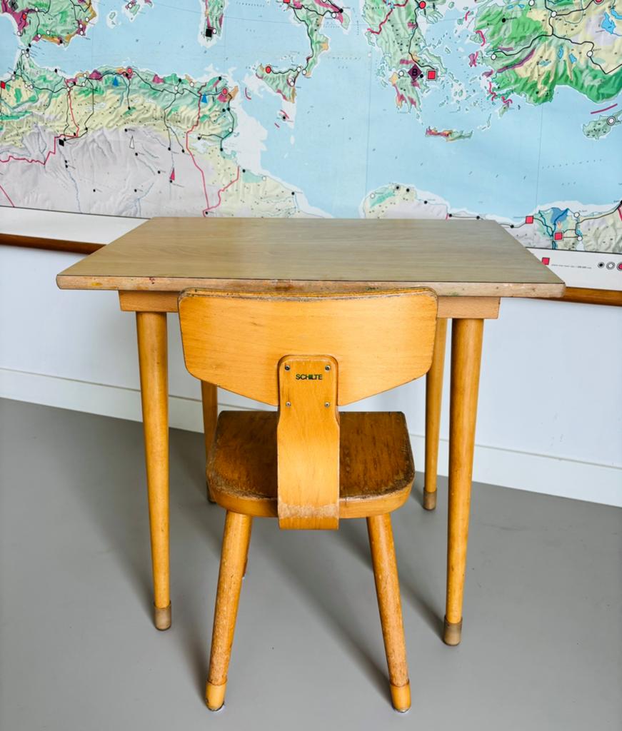 Vintage houten Schilte schoolsetje, Kinderen en Baby's, Kinderkamer | Tafels en Stoelen, Ophalen, Gebruikt, Tafel(s) en Stoel(en)
