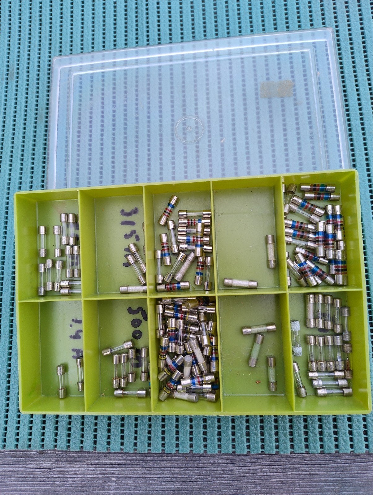 Diverse zekeringen in handige opbergdoos, Ophalen of Verzenden, Nieuw