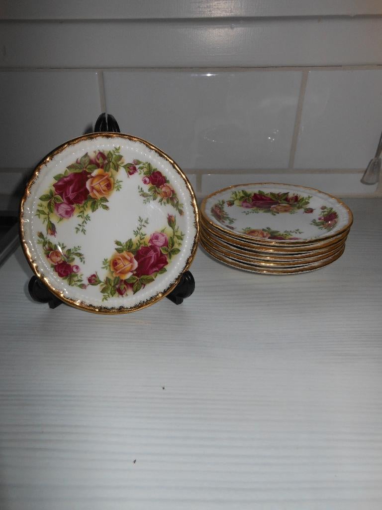 Royal Albert Old Country Rose cakeschoteltjes, Huis en Inrichting, Keuken | Servies, Ophalen of Verzenden, Zo goed als nieuw, Overige stijlen