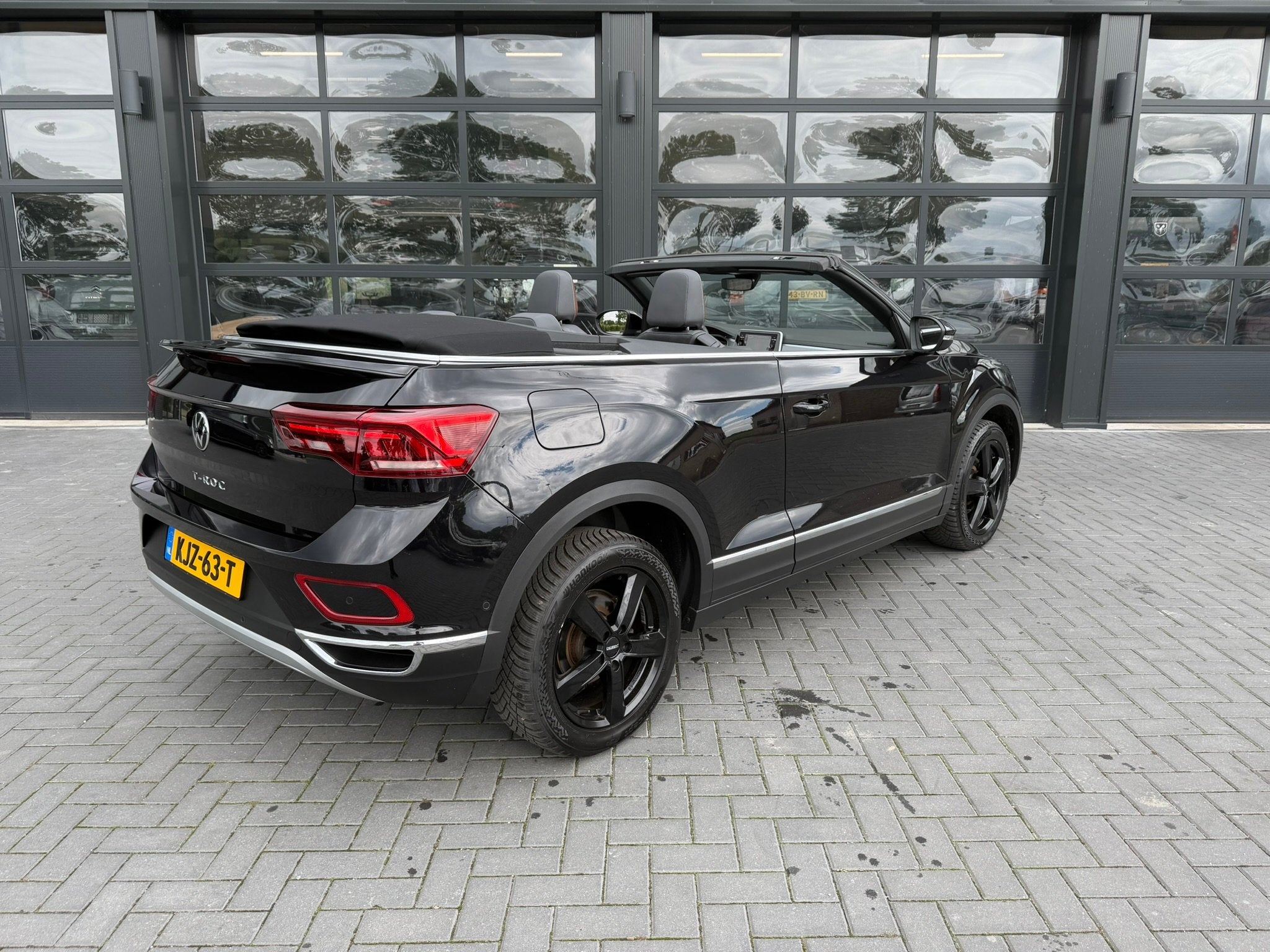 Volkswagen T-Roc cabrio 1.5 TSI automaat / Carplay ., Auto's, Volkswagen, Adaptive Cruise Control, 4 cilinders, Cabriolet, 4 stoelen