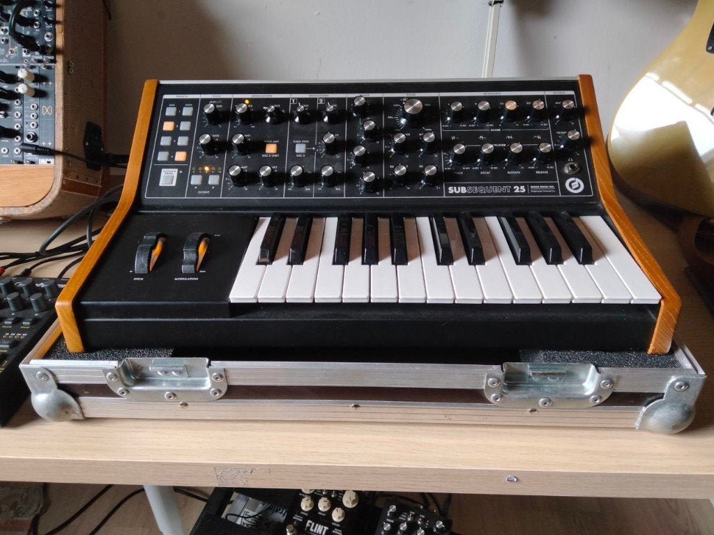 Moog Subsequent 25 + Thon Flight Case (optional), Ophalen, Zo goed als nieuw, Overige aantallen, Overige merken