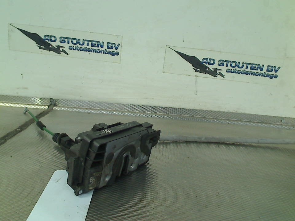 Portierslot Rechts Voor Mercedes-Benz GLC (X253) A2220064099, Gebruikt, Mercedes-Benz AG, Mercedes-Benz, Mercedesstraße 120, Stuttgart 70372, , Duitsland