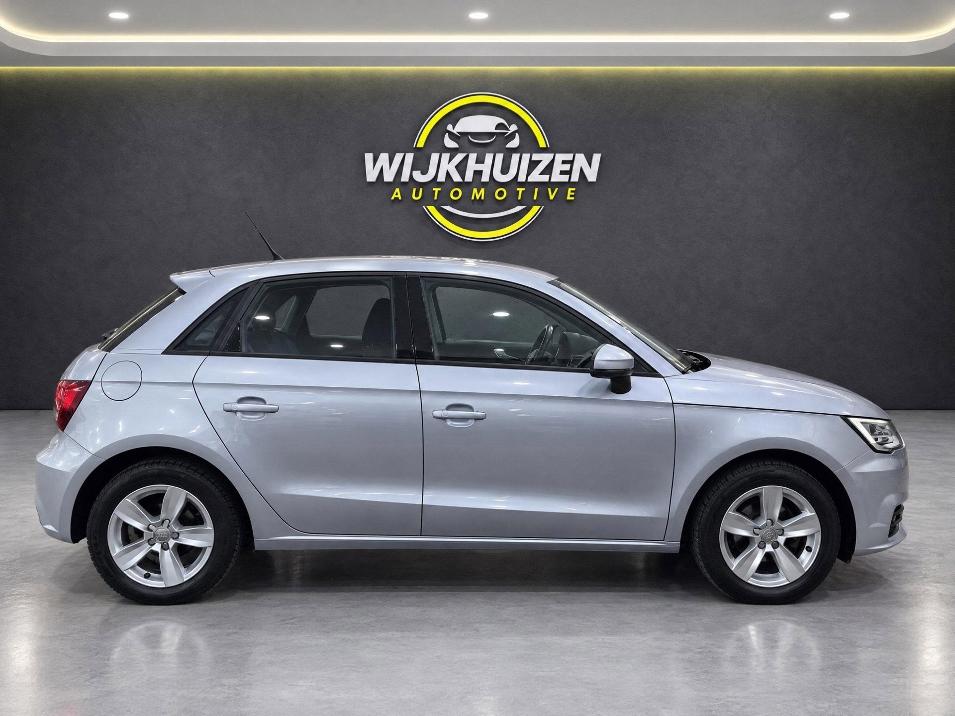 Audi A1 Sportback 1.0 TFSI Design Pro Line Plus met Led ! 16, Auto's, Voorwielaandrijving, Dealer onderhouden, Stof, 95 pk