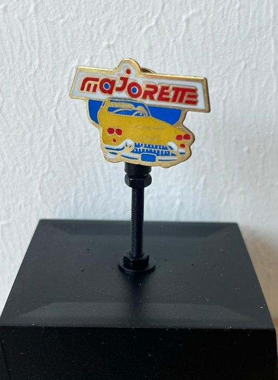 Majorette Pin - Vintage Auto Speldje, Verzamelen, Gebruikt, Transport, Ophalen of Verzenden, Speldje of Pin