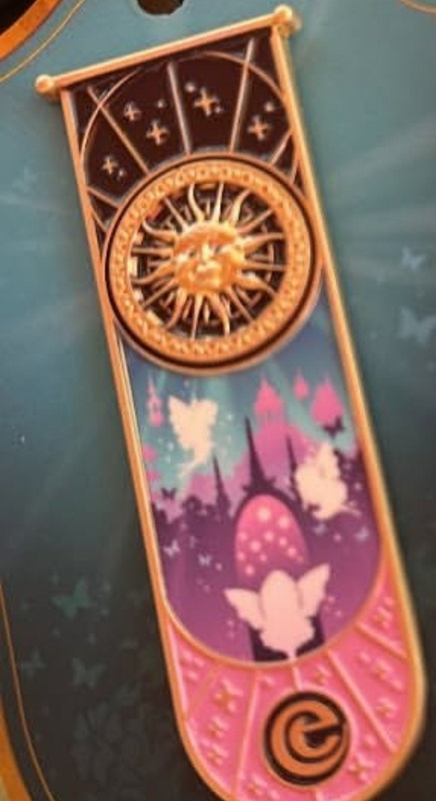 Efteling Zomerpin met Zon en Sprookjesfiguren, Ophalen of Verzenden, Nieuw, Button of Speldje