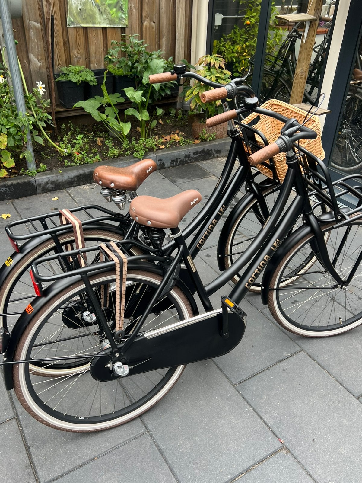 Twee Cortina u4 meisjesfiets 26 inch 3 versnelling, Terugtraprem, Versnellingen, Zo goed als nieuw, Ophalen