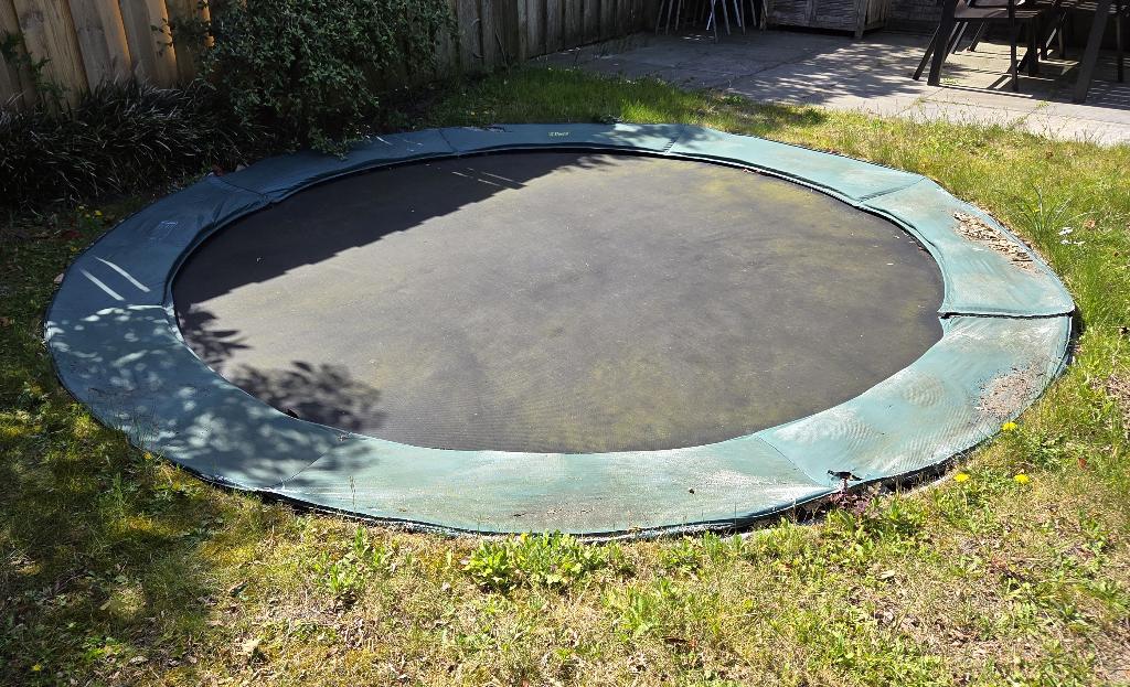 EXIT InTerra ground-level trampoline 366cm, Ophalen, Gebruikt