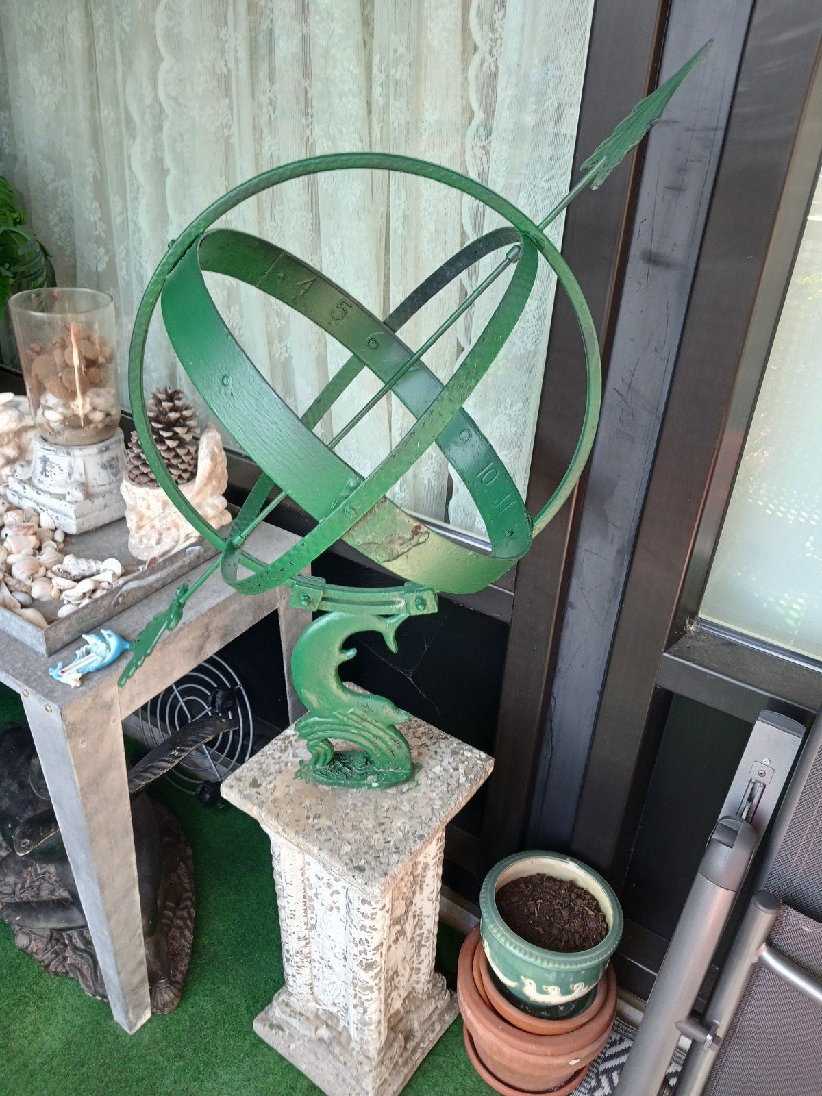 zonnestelsel met dolfijn op betonnen zuil, Tuin en Terras, Ophalen