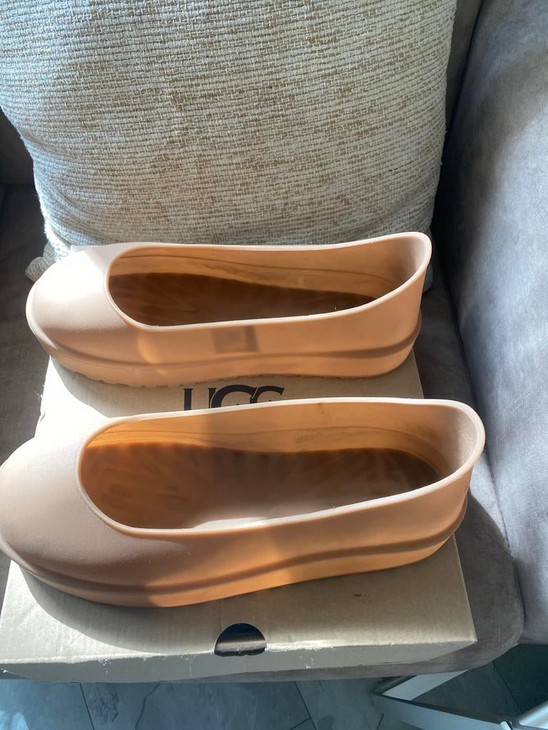 Uggs overschoen voor als het regent, Ophalen of Verzenden, Nieuw, Beige, Regenlaarzen