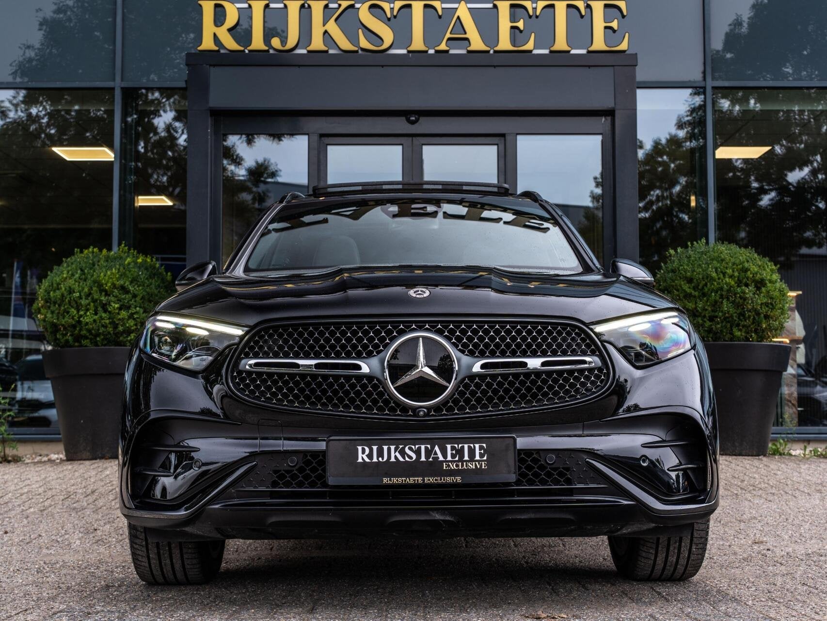Mercedes GLC-klasse 400e 4MATIC AMG Line|PANO|BURMESTER|4WS, Auto's, Automaat, Dealer onderhouden, Gebruikt, Euro 6