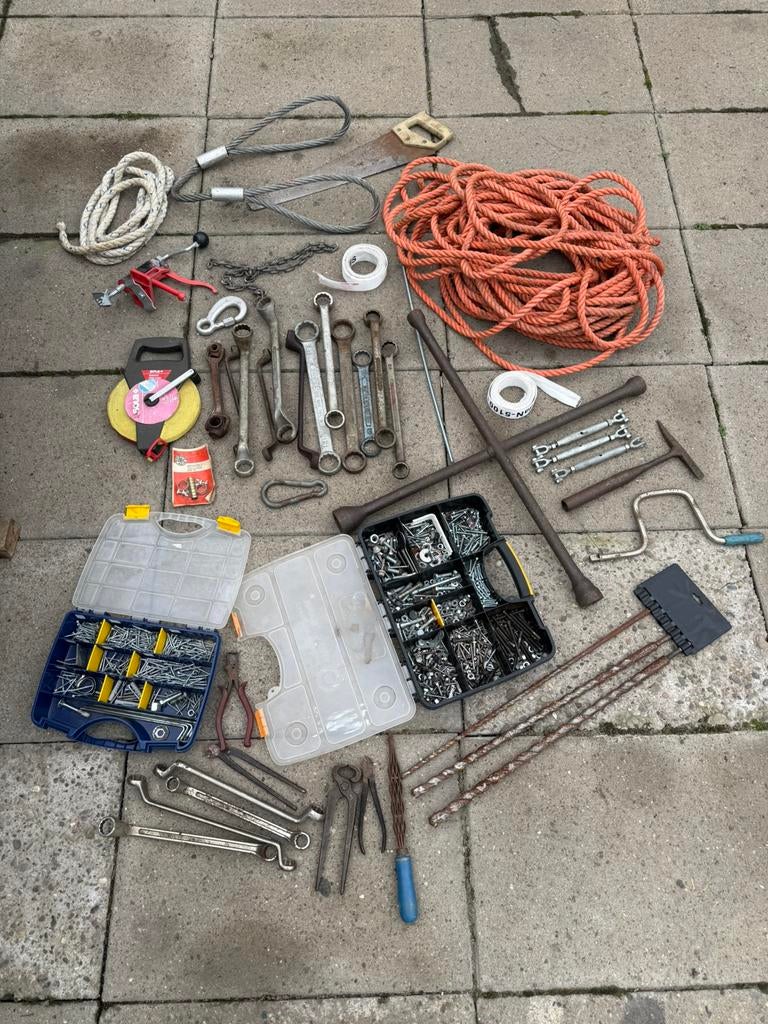 Divers gereedschap, ringsleutels, kruissleutel, touw, enz, Doe-het-zelf en Verbouw, Gereedschap | Handgereedschap, Ophalen, Gebruikt