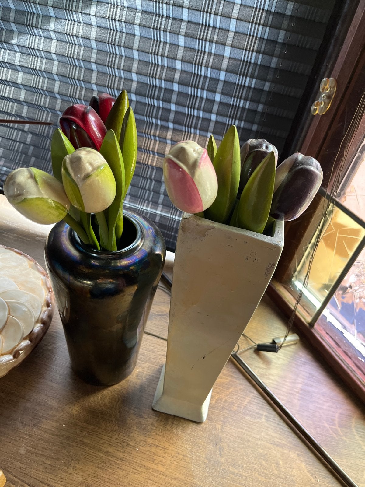 Twee vazen met houten tulpen - decoratief en kleurrijk, Ophalen, Gebruikt, Meerkleurig, Inclusief decoratie