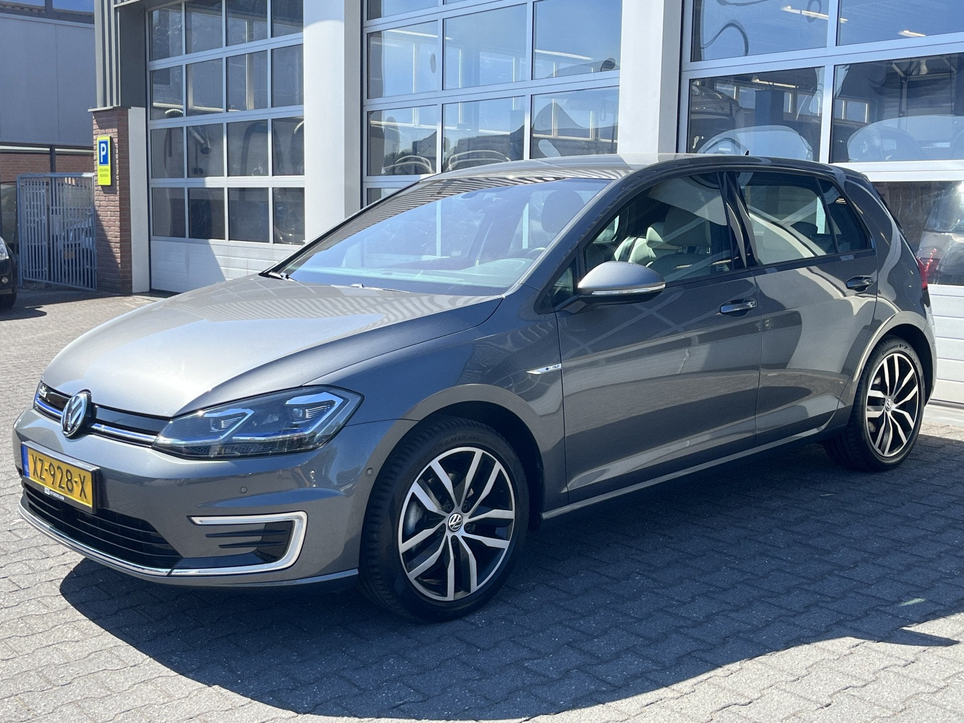 Volkswagen e-Golf 100% Elektrisch Airco Cruise controle Virt, 136 pk, Gebruikt, Beige, Leder en Stof