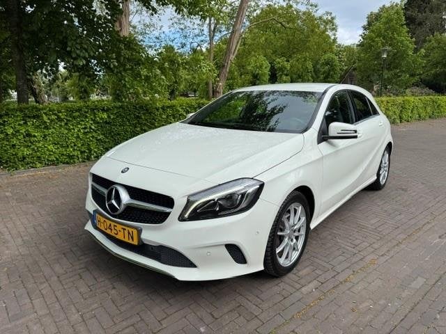 Mercedes-Benz A-Klasse 180 Business Urban Led/Navi/Airco/Hle, Auto's, Gebruikt, 4 cilinders, Lichtsensor, 695 kg