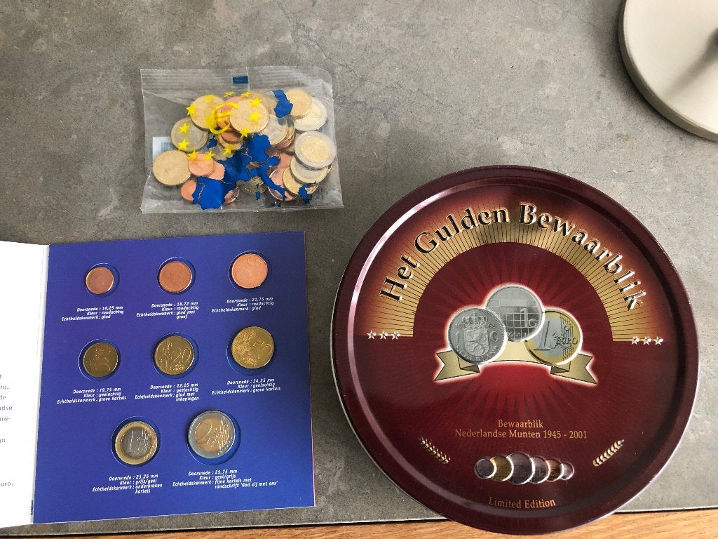 D.038 / Eerste uitgifte Euromunten setjes + bewaarblik, Postzegels en Munten, Munten | Nederland, Ophalen of Verzenden, Koningin Beatrix